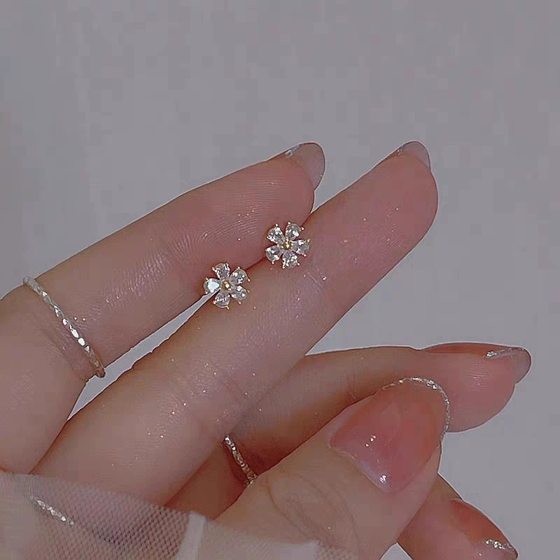 Серьги, ушные клипсы, стиль лёгкой роскоши, стиль высокого качества