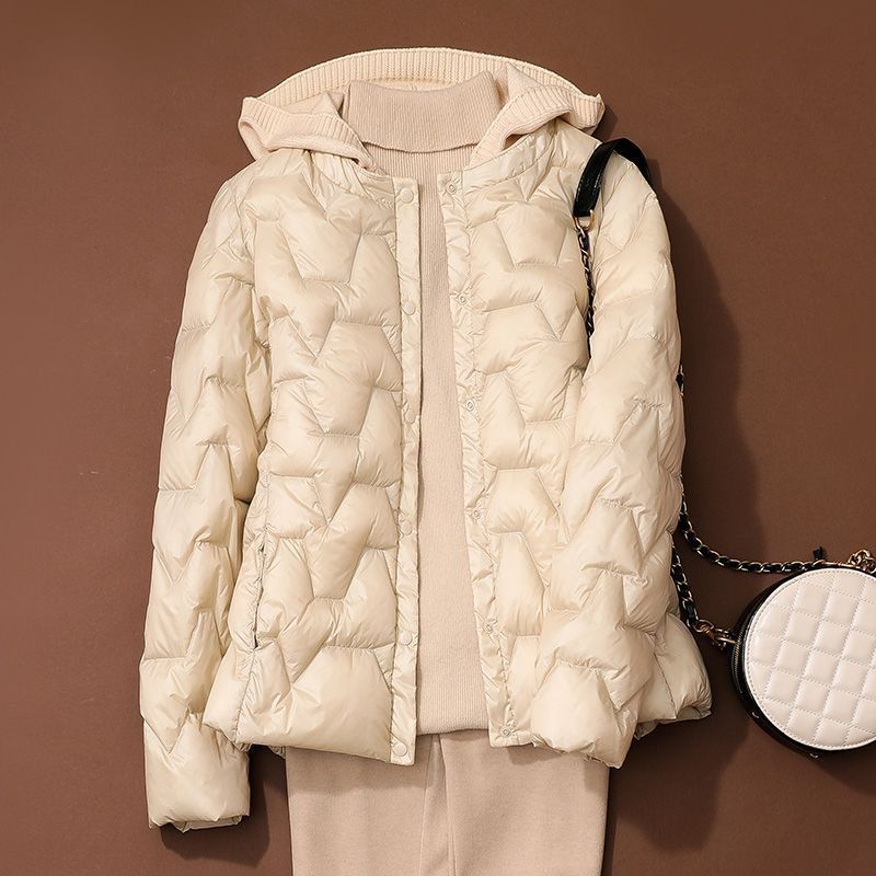 Otoño y invierno ligero chaqueta con capuchón mujer corto empalme sombrero de punto de moda exterior con chaqueta delgada ligera de moda