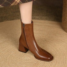 法式复古方头短靴粗跟鞋子女秋冬中跟马丁靴高跟棕色百搭靴子