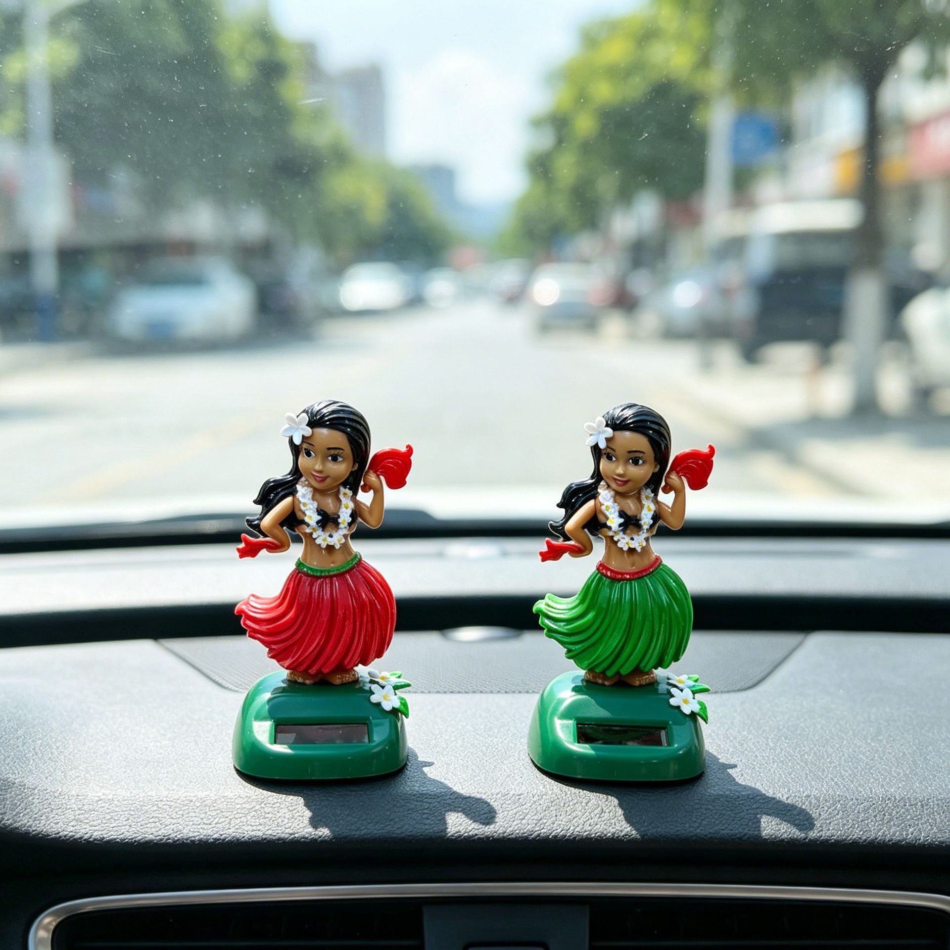 Solar-powered Hawaiian hula girl car ornament, creative car interior decoration, swinging figurine