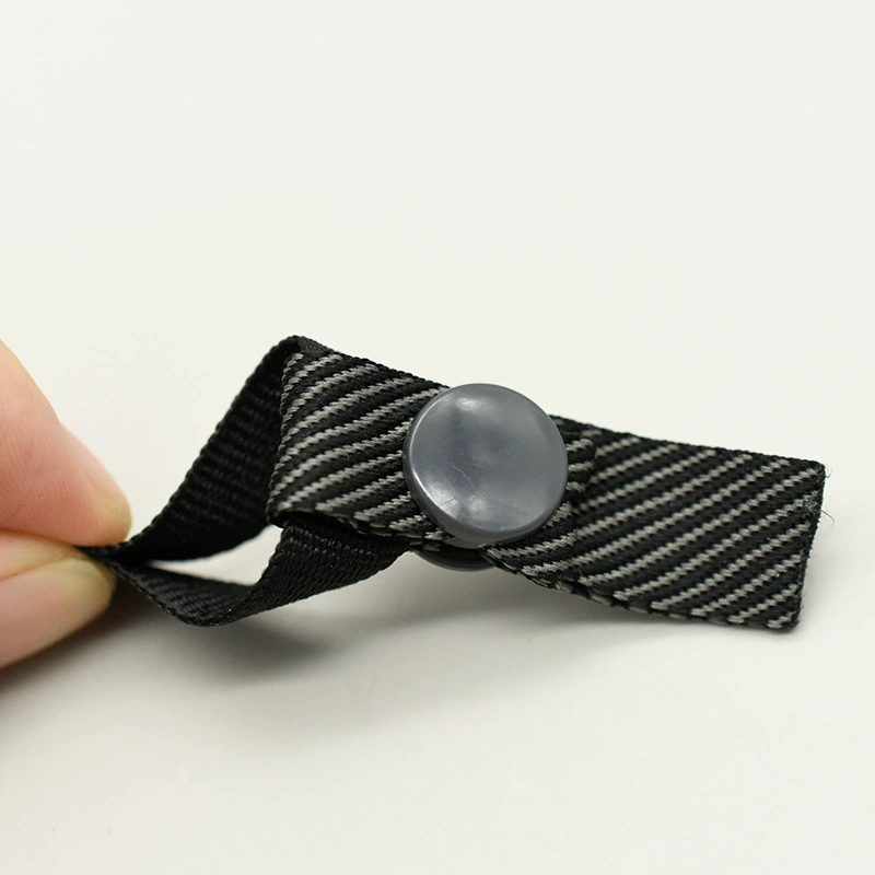 Черные застежки-кнопки со скрытыми кнопками для аксессуаров одежды.