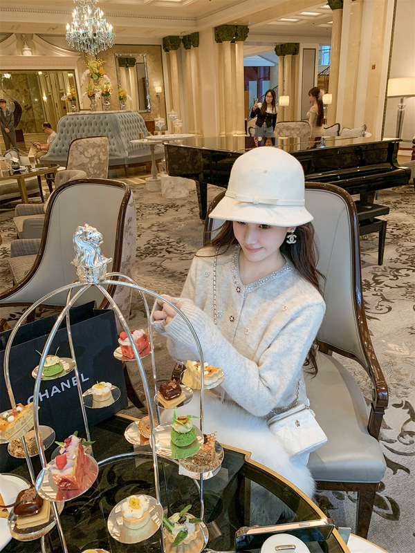 重工钉珠毛衣高级设计感洋气针织衫女春秋2025新款外穿开衫外套潮|undefined