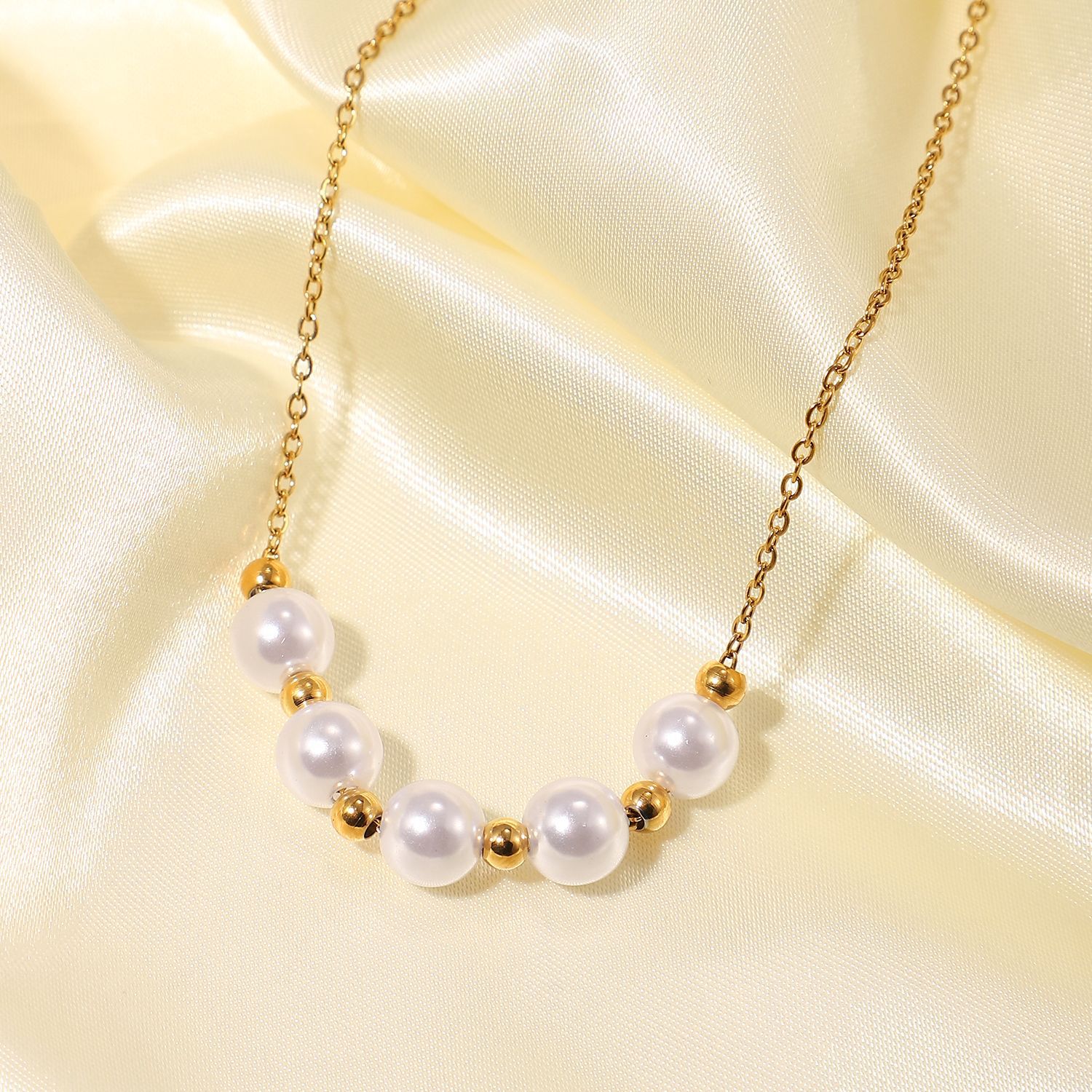 Fashion Stainless Steel Five Pearl Small Gold Bead Necklace display picture 3