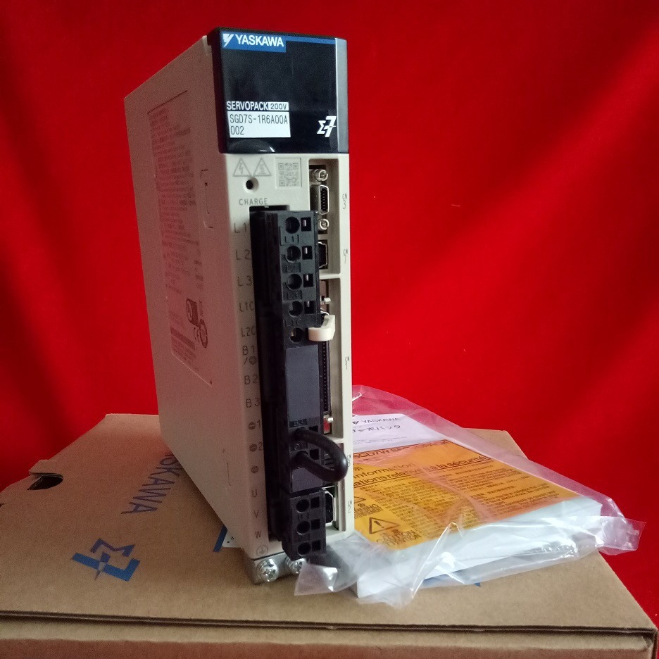 全新安川SGD7S-2R8A10A002、SGD7S-2R8A00A002、SGD7S-2R8A30A002