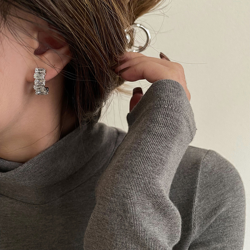 Orecchini curvi in zircone squisito in argento puro di alta qualità per le donne nel 2022, clip versatili alla moda e alla moda_voghion.com