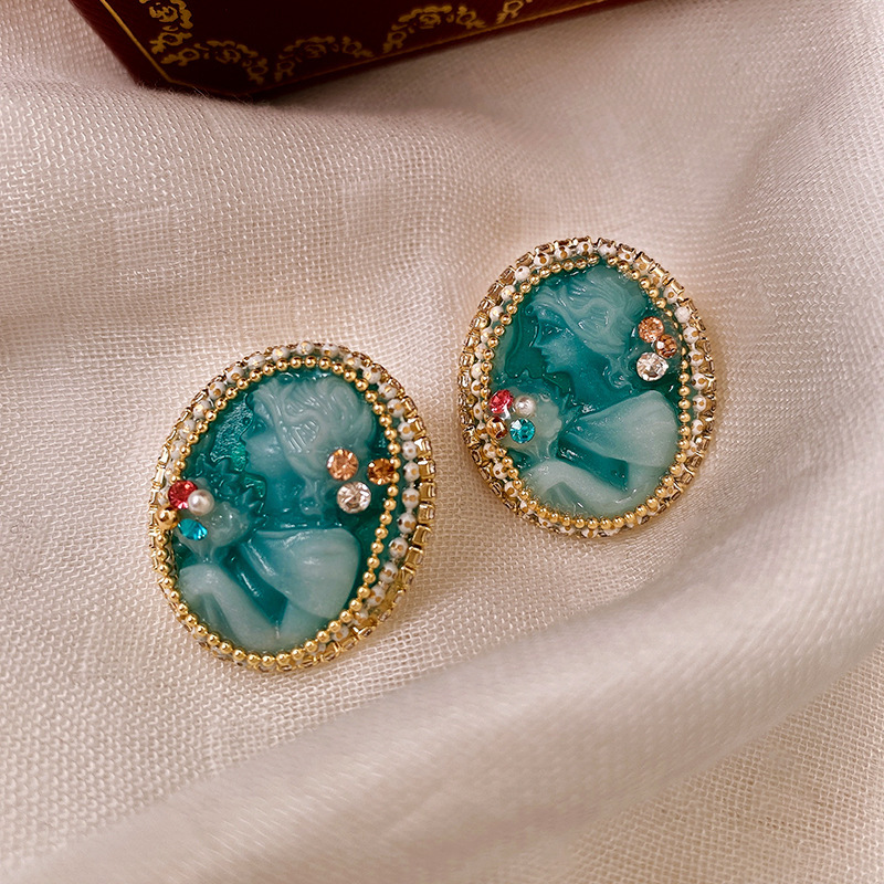 Women'S Gender Retro Portrait Metal Tassel Plating Inlay Artificial Pearls Women's Drop Earrings