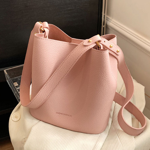 Temperament and fashionable hand-carrying versatile spring and summer women's bag  new trendy Internet celebrity simple one-shoulder niche foreign style bucket bag