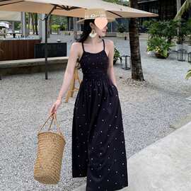 三亚旅游拍照衣服女夏季海边度假沙滩长裙超仙波点露背吊带连衣裙