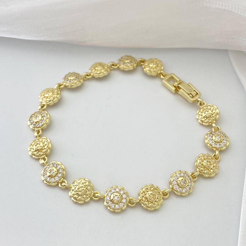 Fashionable DIY Gold Plated Butterfly Heart Charm Women's Bracelet Simple Personality Geometric Pattern Copper Alloy Jewelry display picture 7