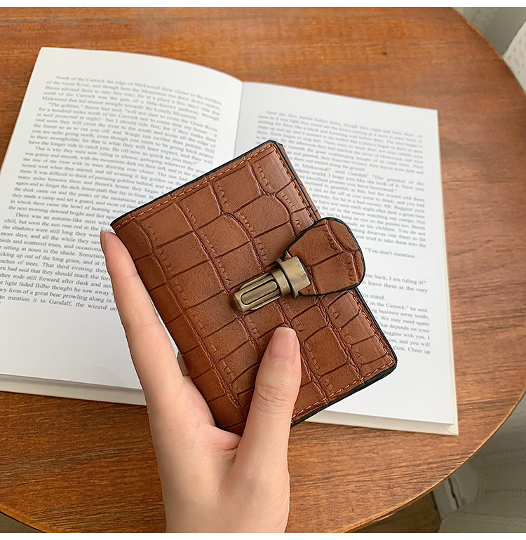 Wholesale Wallet Women's Short 21 Autumn And Winter Student Korean Style Ins Fresh Lock Stone Pattern Three-fold Wallet display picture 3