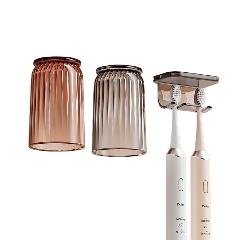 Gabinete de espejos Soporte para cepillos de dientes de succión magnética Taza de enjuague bucal con hebilla invertida Una familia de cuatro montones en la pared Cepillo de dientes de drenaje sin perforación Estante de almacenamiento de tazas