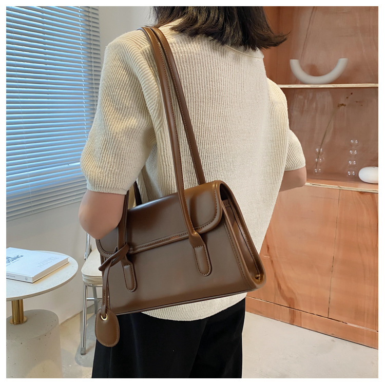 New Trendy Fashion Simple Large-capacity One-shoulder Armpit Bag display picture 19