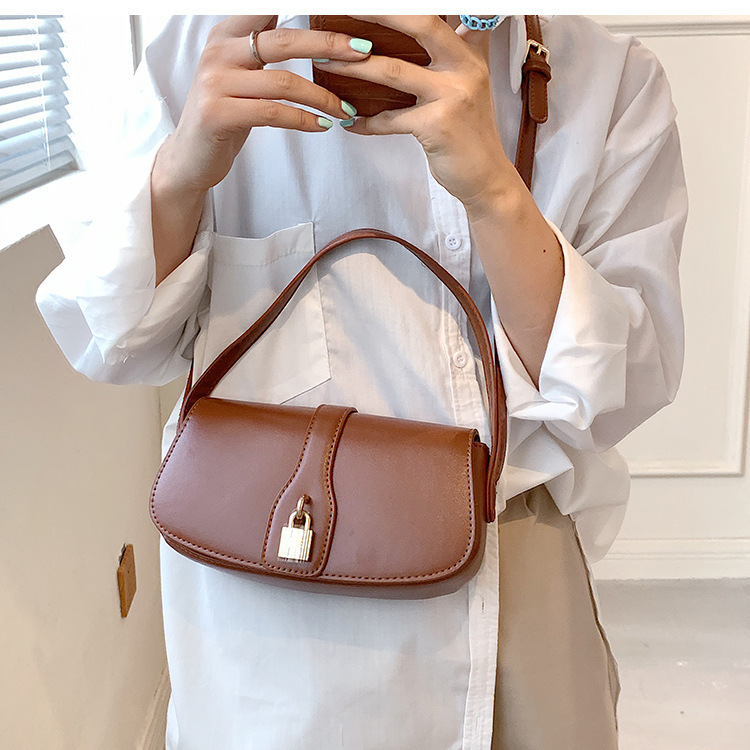 Wholesale Solid Color Lock Buckle Messenger Small Square Bag Nihaojewelry display picture 1