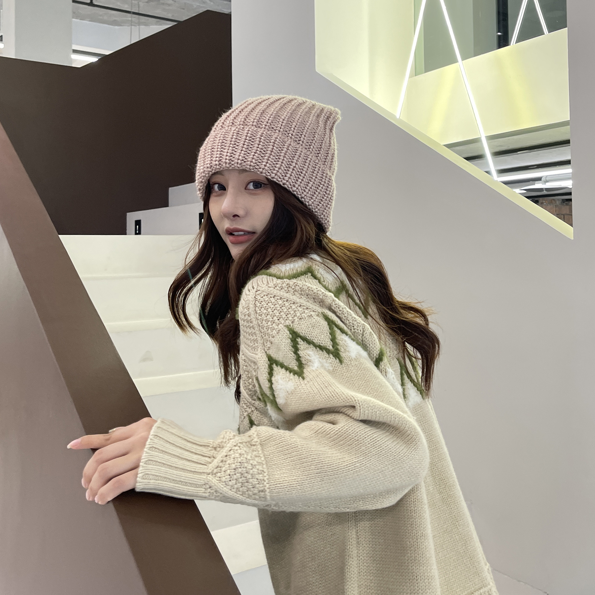 Sombrero de las mujeres de otoño e invierno de estilo coreano sombrero de lana simple sombrero frío sombrero de algodón caliente de moda todo partido sombrero de punto