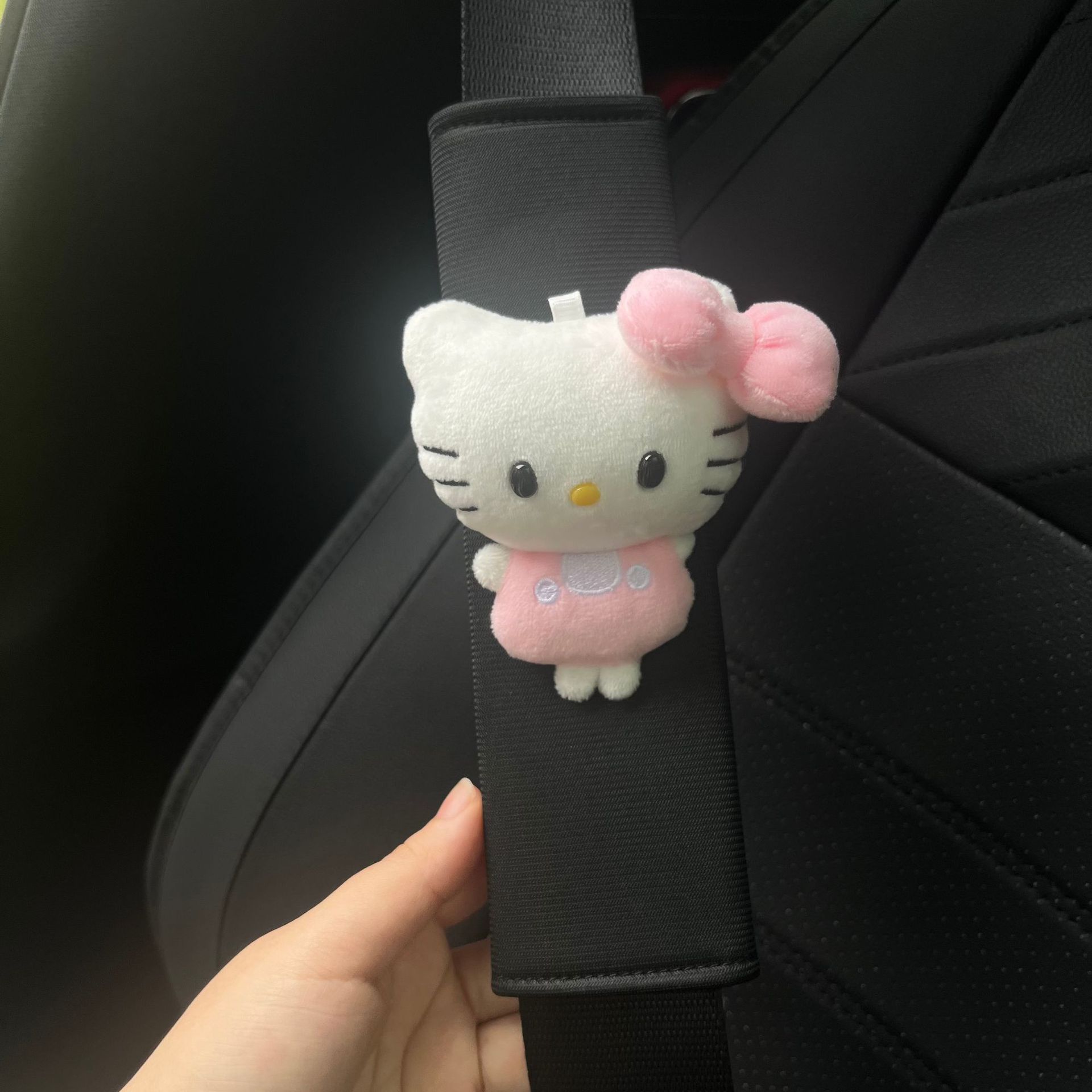 Black Leather Mini Hello Kitty Seatbelt Shoulder Pads, Cute Car Interior Accessories, New Car Gift