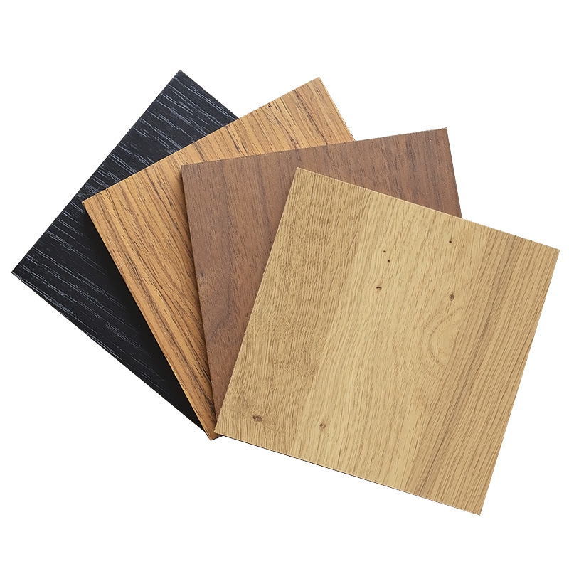 모든 종류의 페인트와 단단한 나무 마감재에 대한 고객 서비스에 문의하십시오.