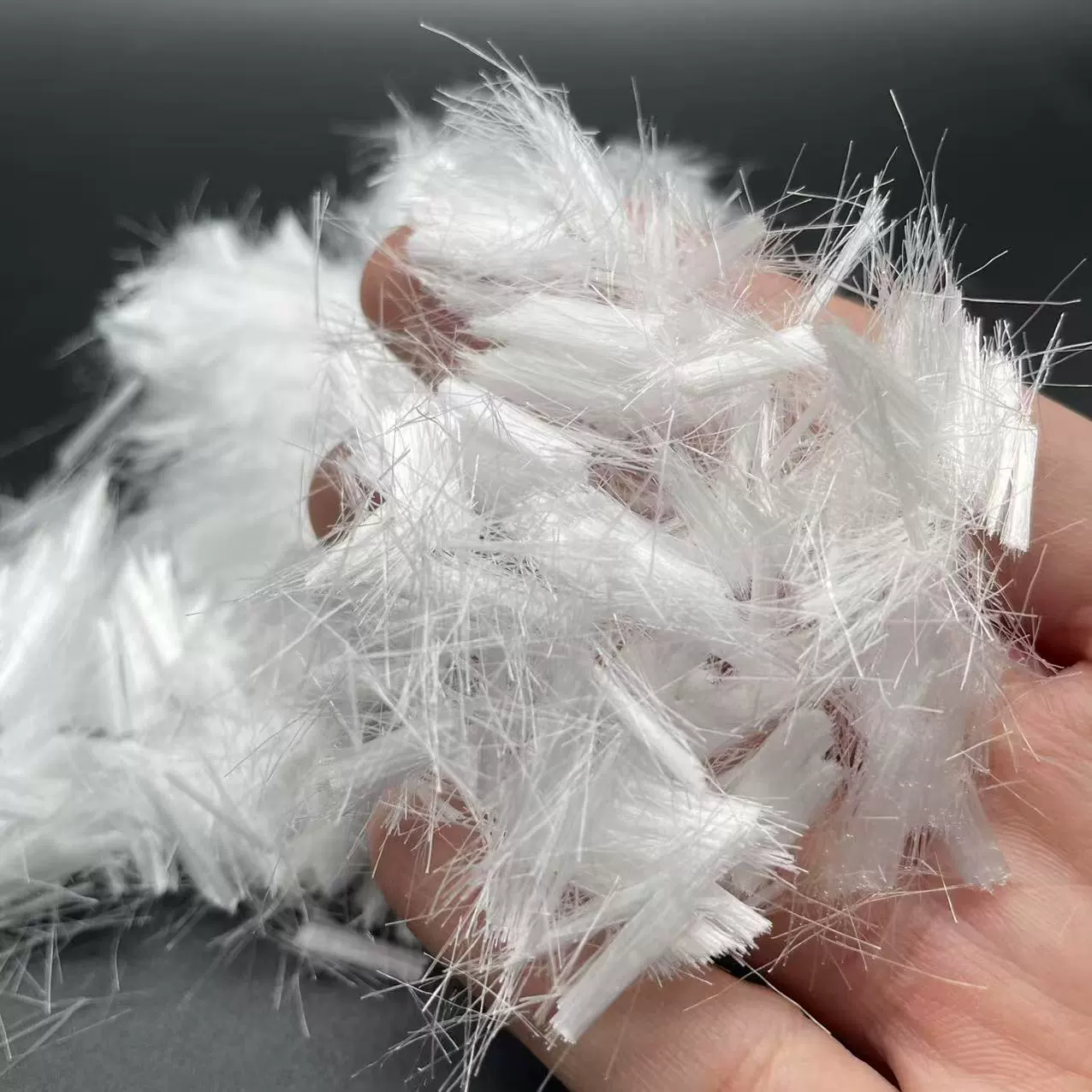 Бетон Полипропиленовое волокно Короткая резка 6 мм Шаньдун растрескивание волокно завод по продаже смешанного цемента стекла штапельные волокна