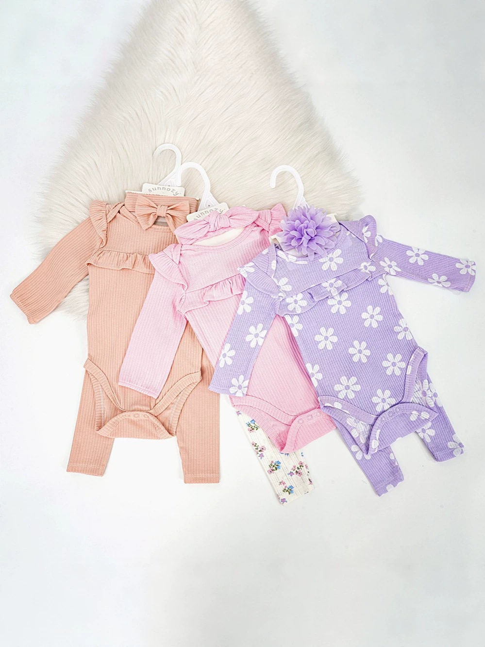 Conjunto de tres piezas de mono de manga larga para bebé niña, nuevo estilo para todas las estaciones, mono exterior, pantalones, diadema, conjunto de ropa para bebé niña.