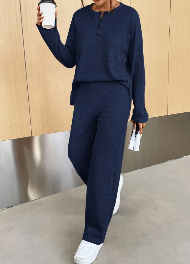 Completo donna con t-shirt girocollo e pantaloni a gamba dritta_voghion.com