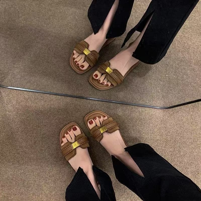 Women's Outdoor Slippers 2025 New Summer Women's Shoes Niche Design Slip-On French Flat Shoes Brown