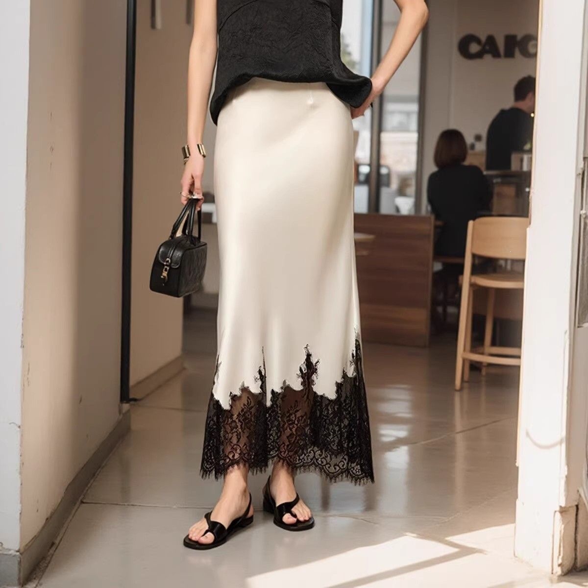 Plus-size, slimming, luxurious, and minimalist lace-trimmed midi skirt, 2026 new high-end satin acetate skirt.