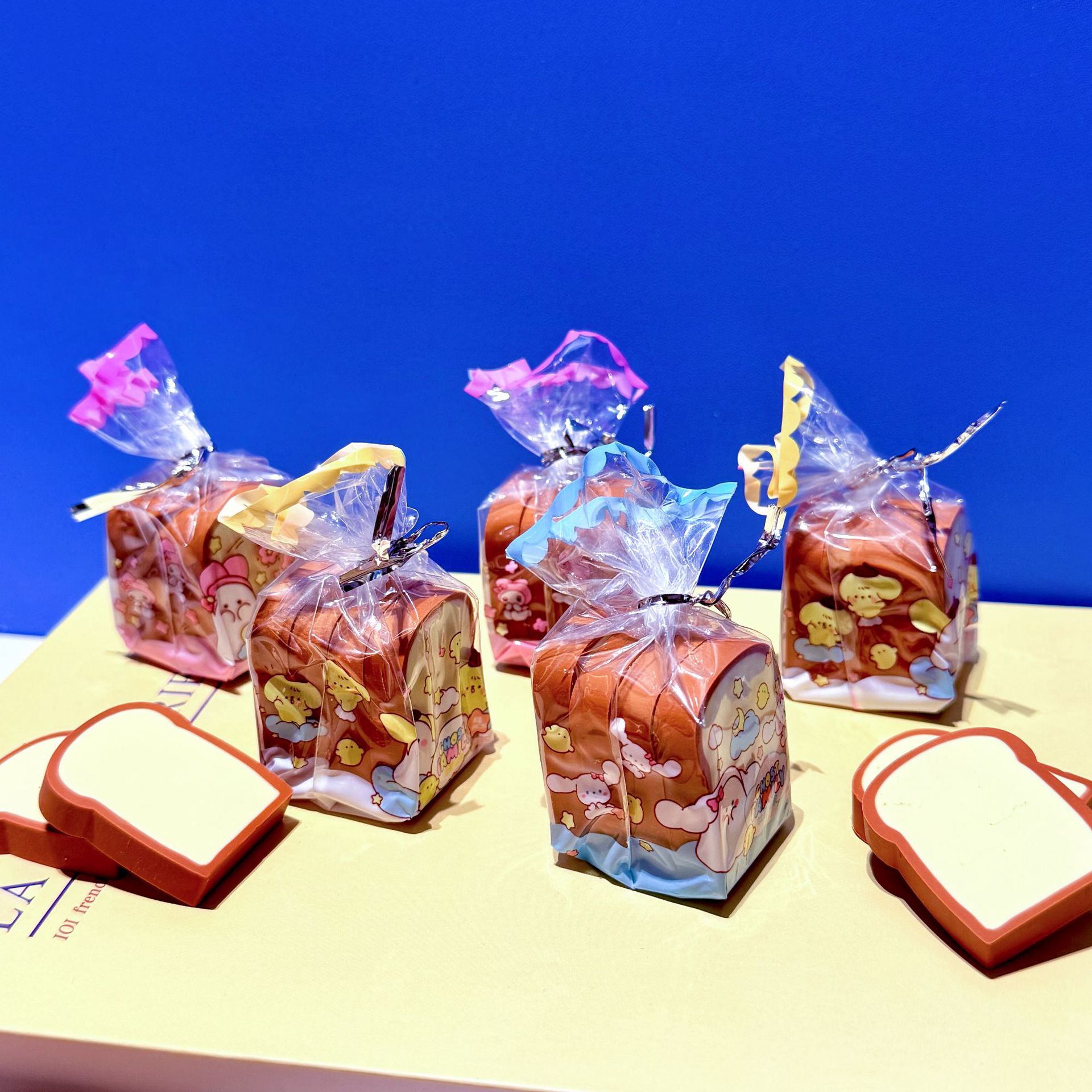 Fantasmas de dibujos animados familia tostada borracha simulación de alto valor facial pan borracha creativa estudiantes aprenden papelería