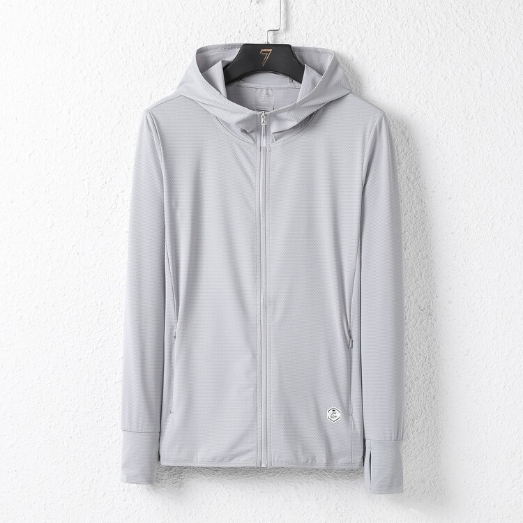 Travel light and thin sun protection clothing for men and women