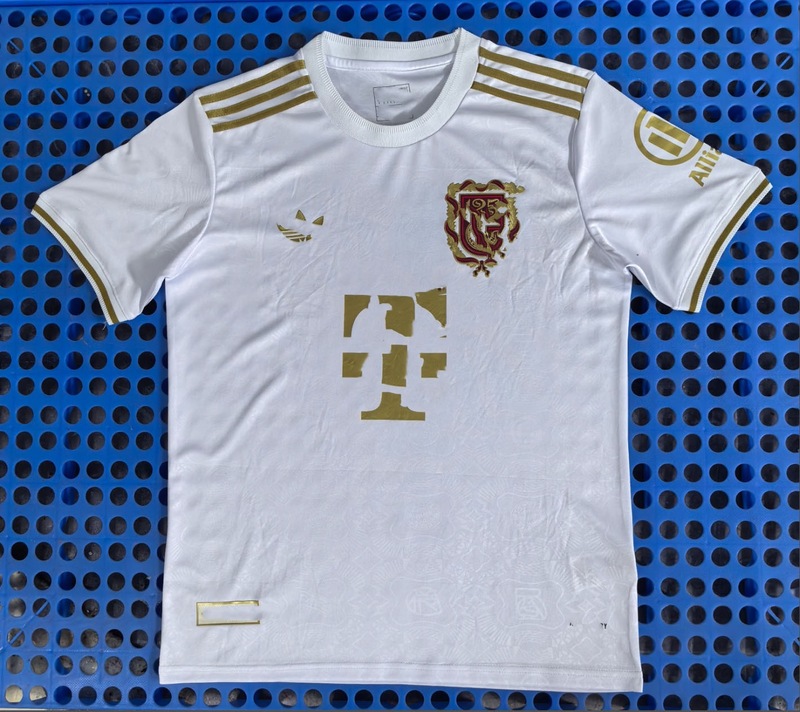 ホットサッカーユニフォーム 2526 トレーニングスーツ スペシャルエディション 記念版 プレゲームスーツ ジャージ 半袖 クローバー|undefined