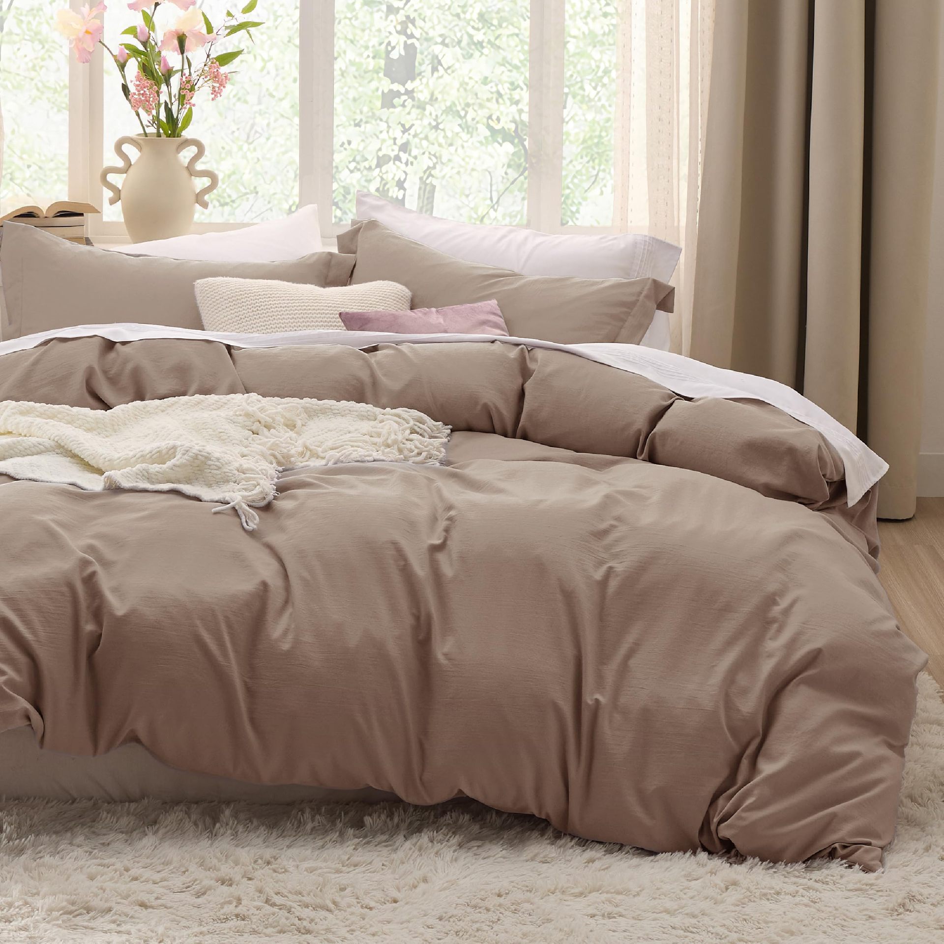 Solid color duvet cover with down