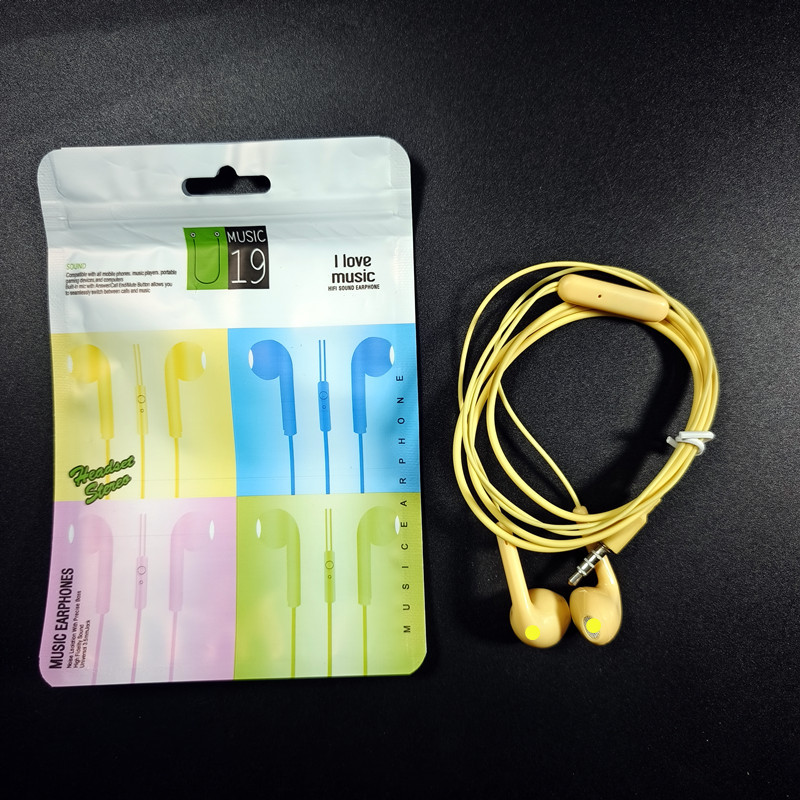 U19 música con cable y medio en el oído con graves pesados con control de cable de trigo, auriculares en bolsa, auriculares al por mayor