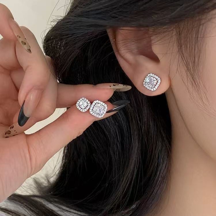 925 Sterling Silver Needle Sugar Cube Earrings Niche Accessible Luxury New 2025 Hot Style Earrings High-End Women's Earrings