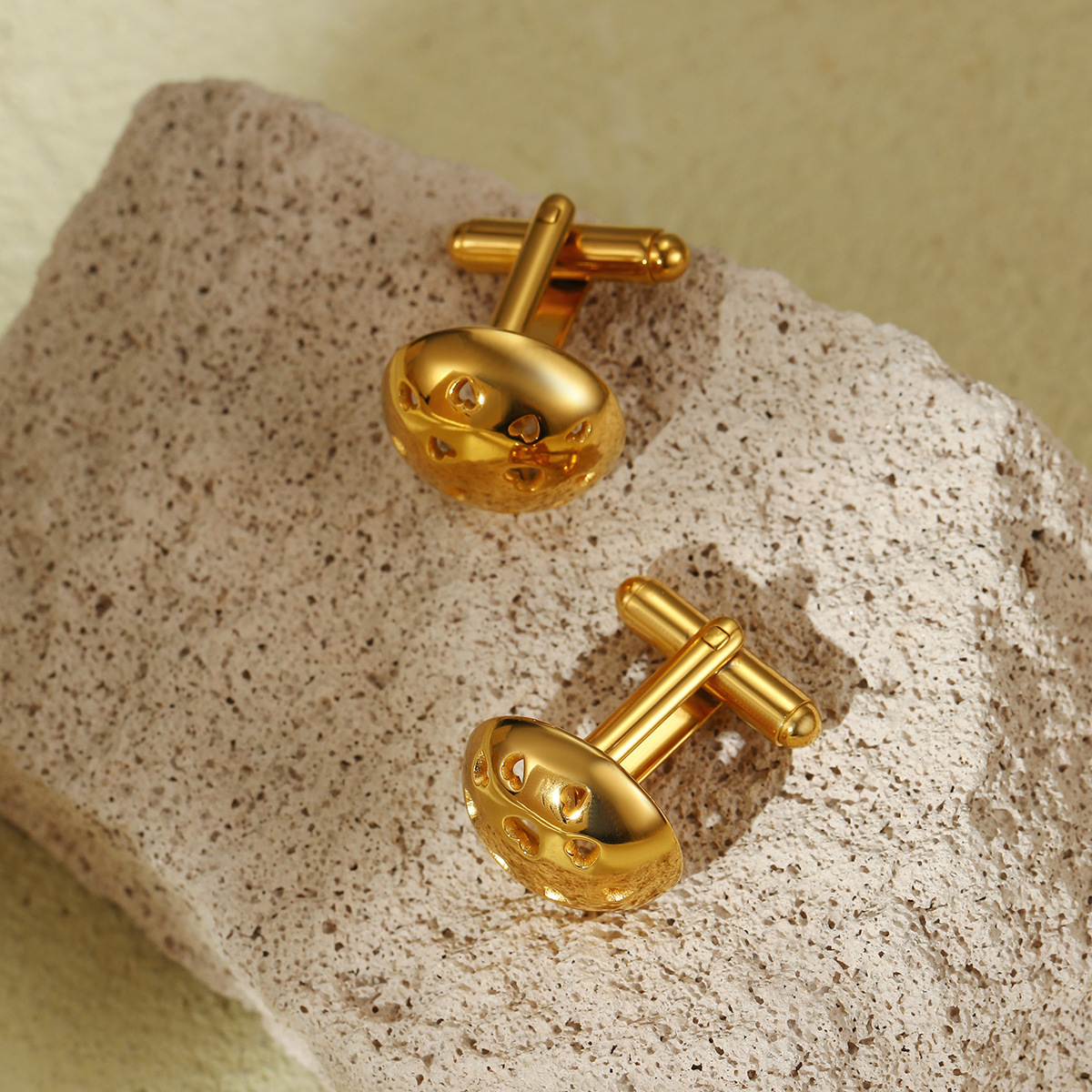 Trendy New Arrival Hollow Heart-Shaped Stainless Steel Cufflinks—Versatile, High-End French-Style Shirt Accessories in Titanium Steel