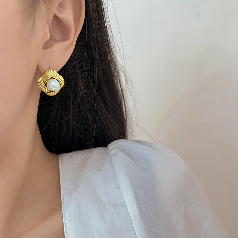 Brincos de pérola em prata de lei estilo hepburn luxo_voghion.com