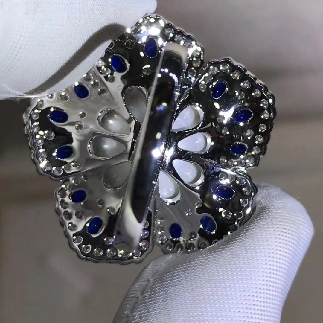 S925 plateado de cinco capas grueso platino incrustaciones grano zafiro anillo 16mm perla anillo de zafiro sintético