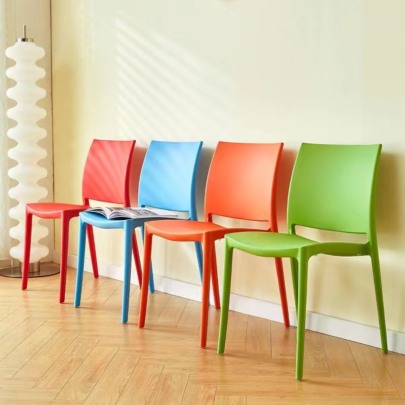 Silla de comedor para adultos de estilo nórdico con respaldo alto, adecuada para uso doméstico, ocio, silla de plástico gruesa y apilable.