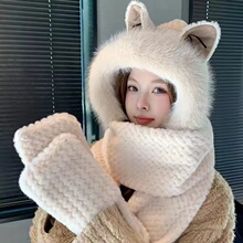 �¿�ñ��Χ��һ��Ů�����ɰ���ů�Ӻ���ñΧ������������ѧ������