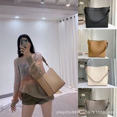 25tb秋冬工場卸売牛革ショルダーバッグファッショントレンドカジュアル変形バケットトートバッグ女性用マグネットバックルデザイン