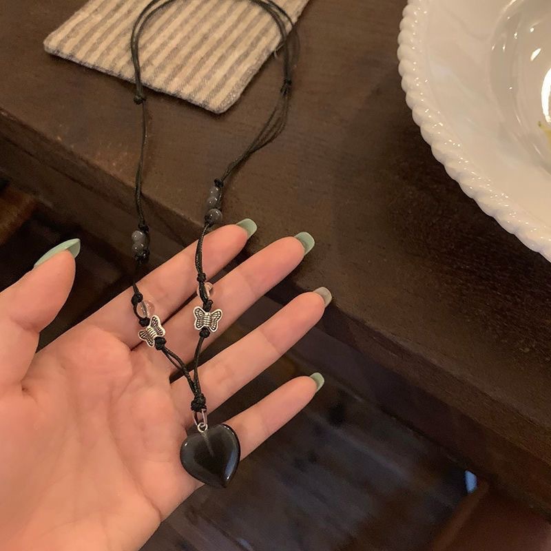 INS estilo coreano diseño de nicho collar de amor con cuentas mariposa oscura dulce estilo fresco luz lujo Cadena de clavícula ajustable