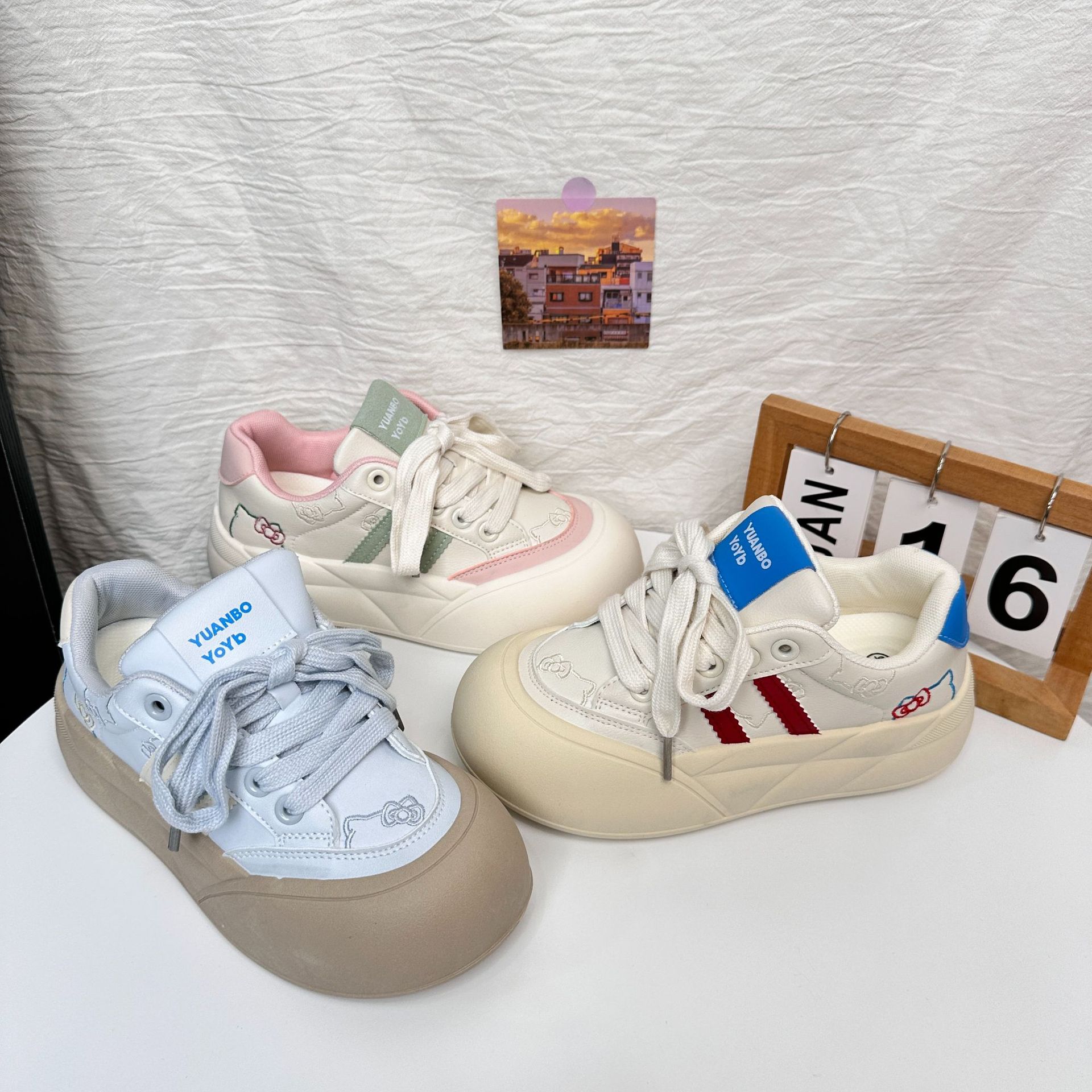 Zapatillas de tabla de pan de suela gruesa de onda lejana para mujer, retro, nicho, tendencia, todo fósforo, feo, lindo, cabeza grande, zapatos blancos, cabello