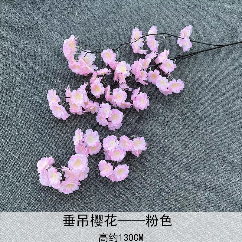 Colgando flor de cerezo rosa