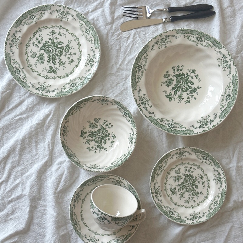 British green floral spiral pattern underglaze ceramic Western tableware set, including plates, bowls, dishes, soup plates, and cups for home use British green floral spiral pattern underglaze ceramic Western tableware set, including plates, bowls, dishes, soup plates, and cups for home use