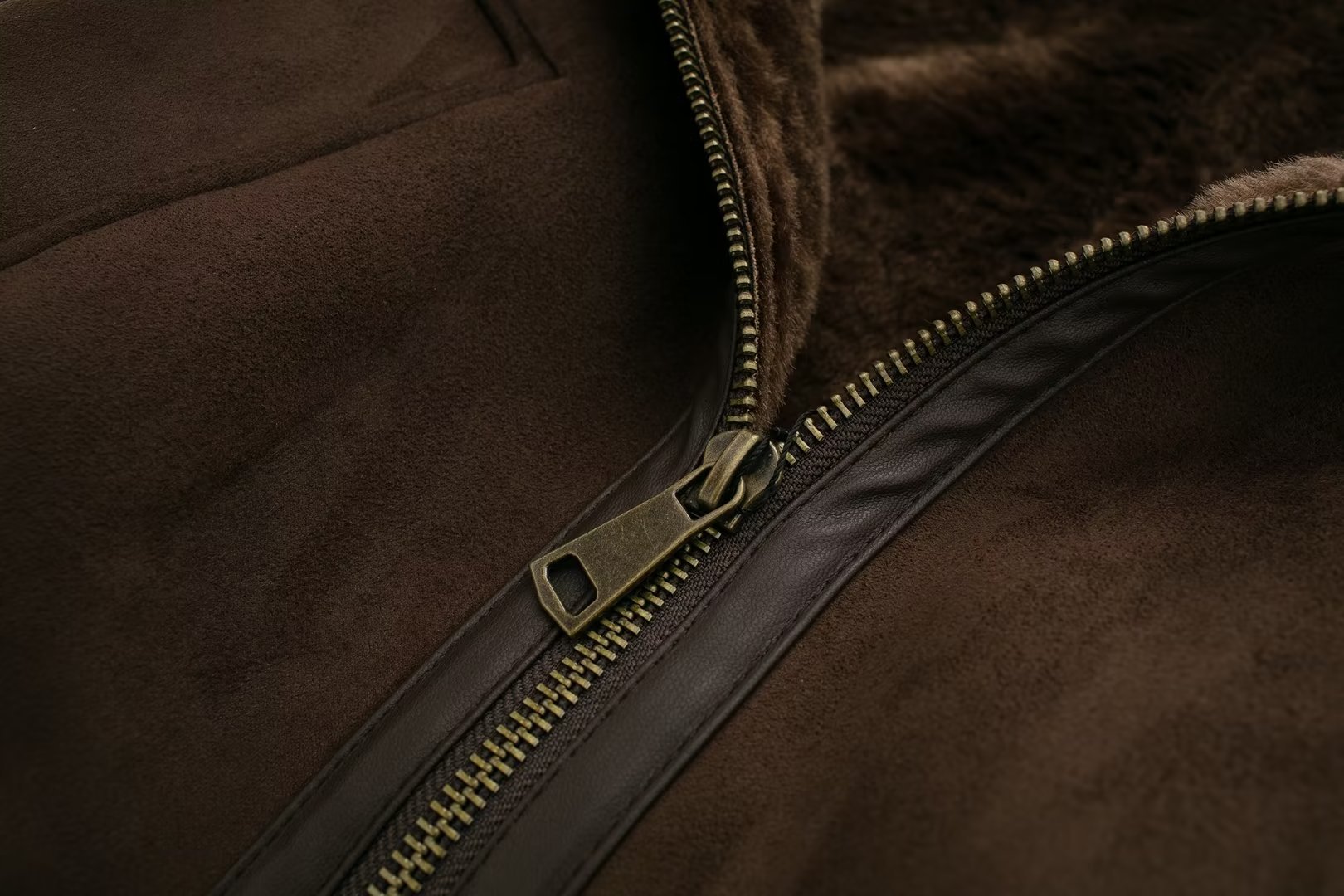 Vêtements pour femmes veste chaude en fourrure marron une pièce pour femmes 2023 automne et hiver fille chaude style moto veste à revers haut_voghion.com