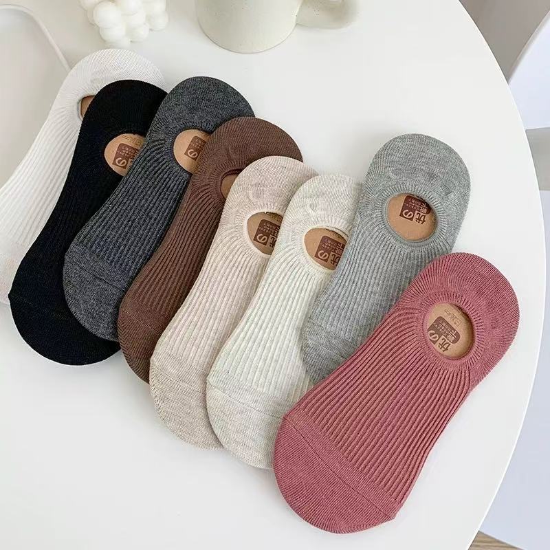 2025 primavera y verano delgada boca ligera de color sólido simple algodón peinado sin costura base de calcetines de barco invisible mujer no caiga talón
