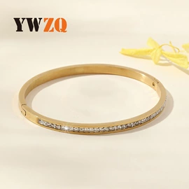 戒指;吊坠;手镯