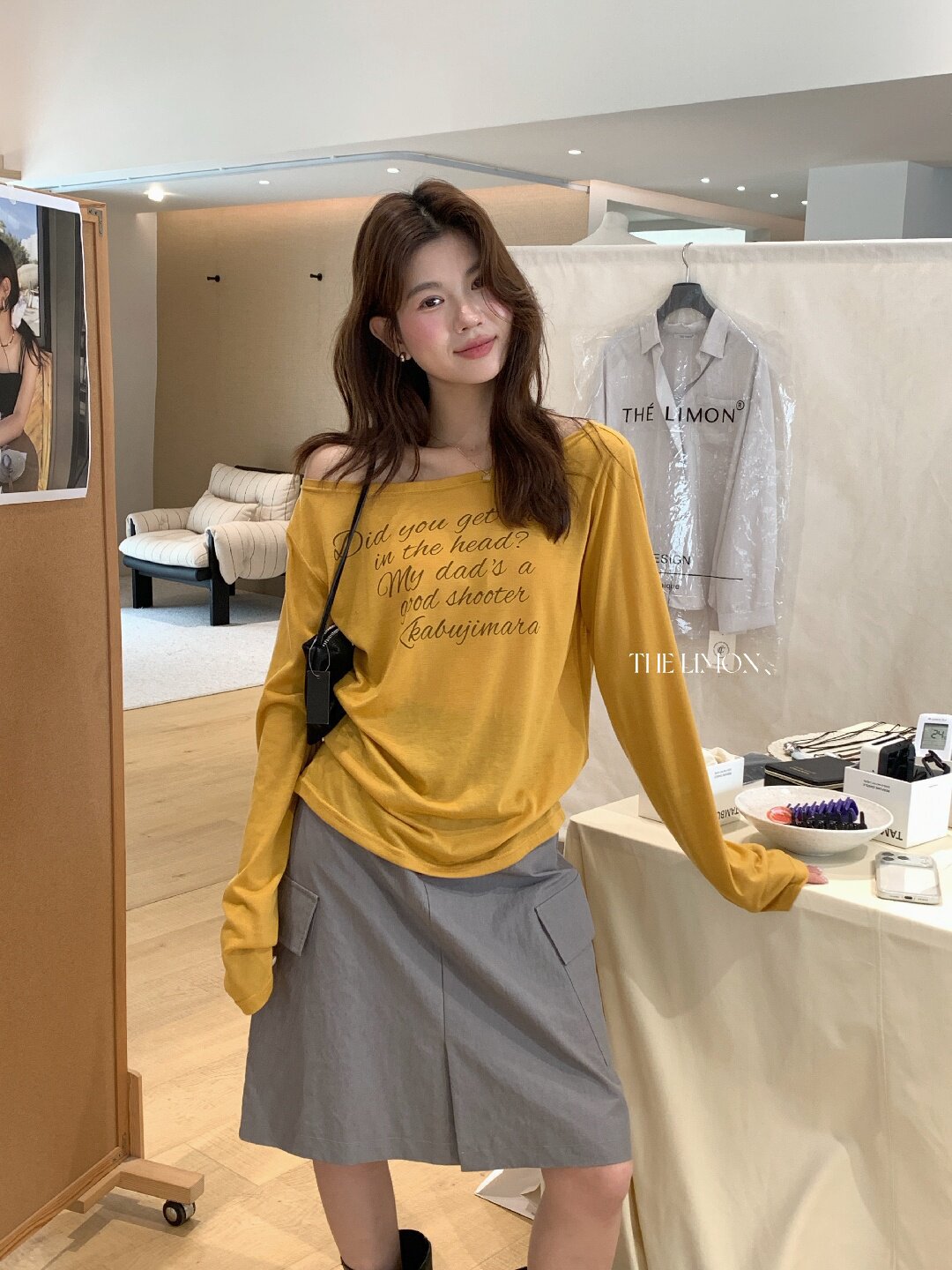 Áo thun nữ tay dài cổ tròn in chữ, phong cách Hàn Quốc, chất liệu cotton thoáng mát — màu đen, màu trắng, màu xám, màu vàng chi tiết 46