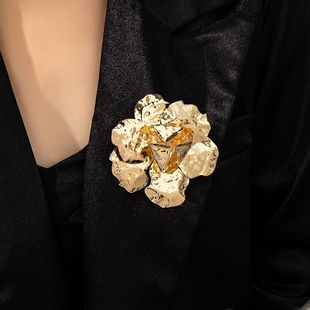 Fashion temperament high-end sense irregular pleated large flower brooch for banquet women