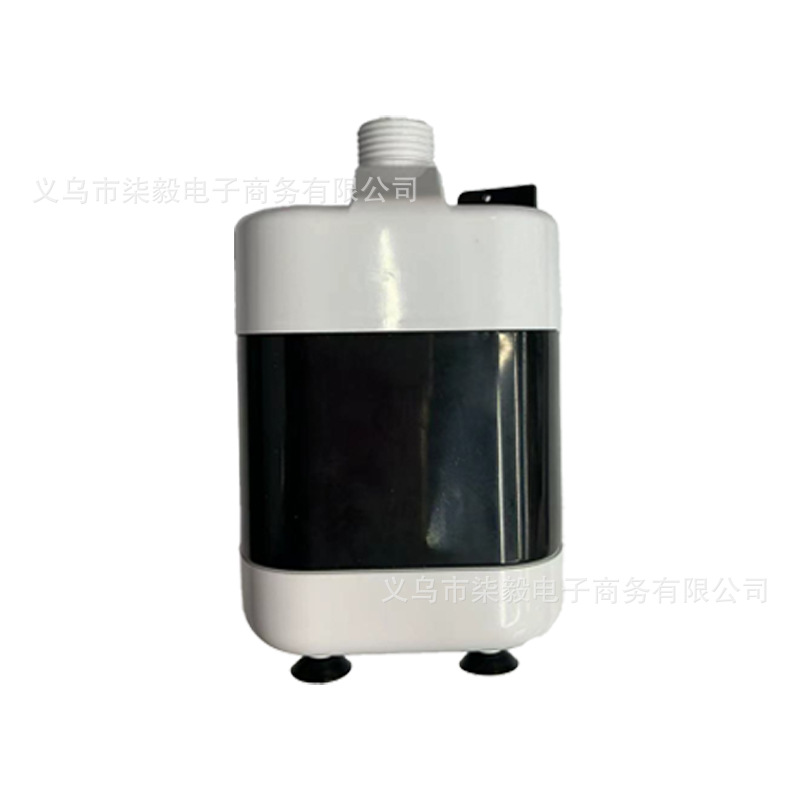 Portable outdoor bathing device, suitable for use in the rain, detachable and washable, pressure-resistant and durable