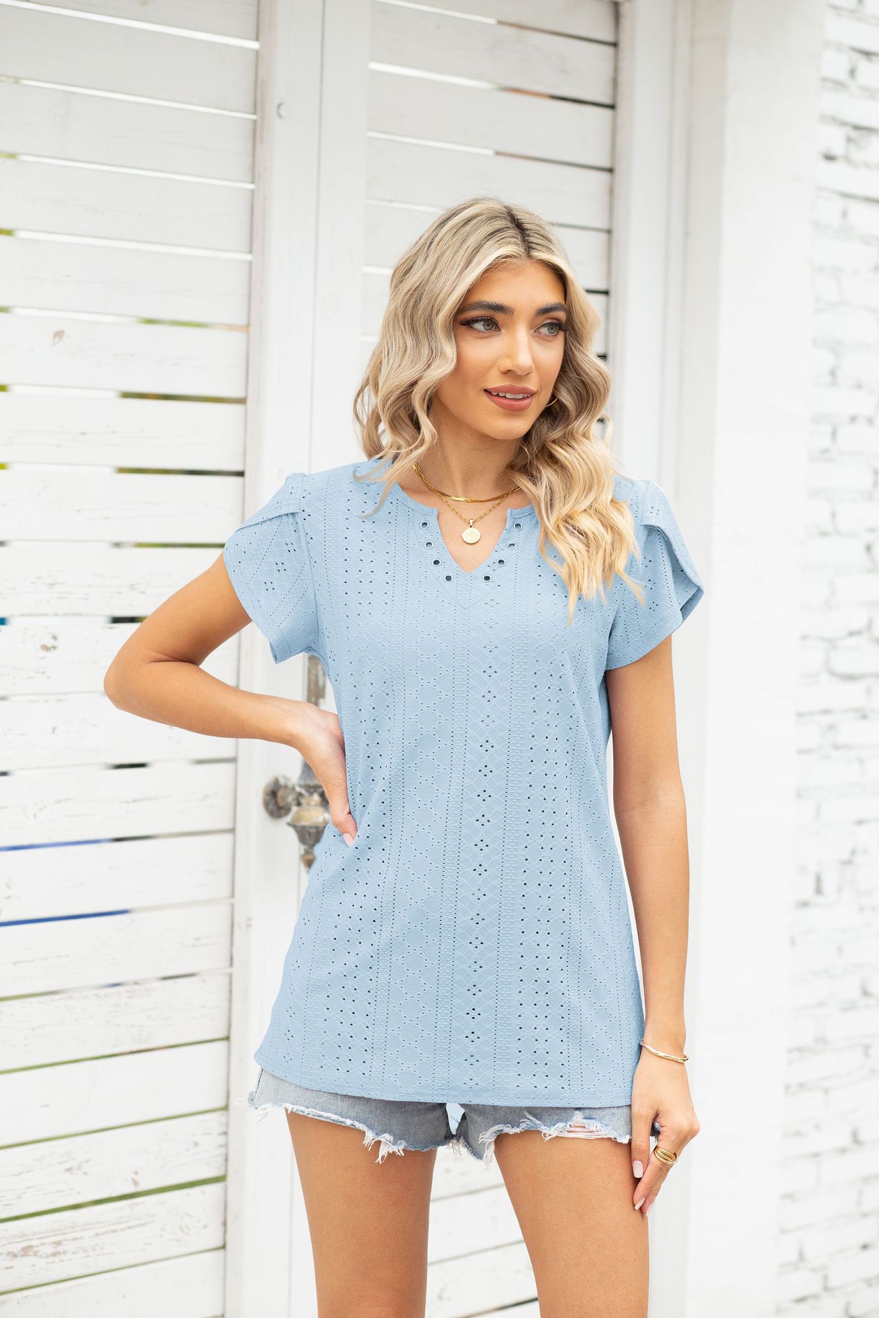 Vêtements pour femmes Col en V Bouton Creux Lâche T-shirt à Manches Courtes Tops_voghion.com