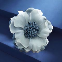 韓国の布芸の花のブローチの女性の小さい大衆のデザイン感の絹糸の立体のピンの気質のワンピースのドレスは装飾品を配合します。