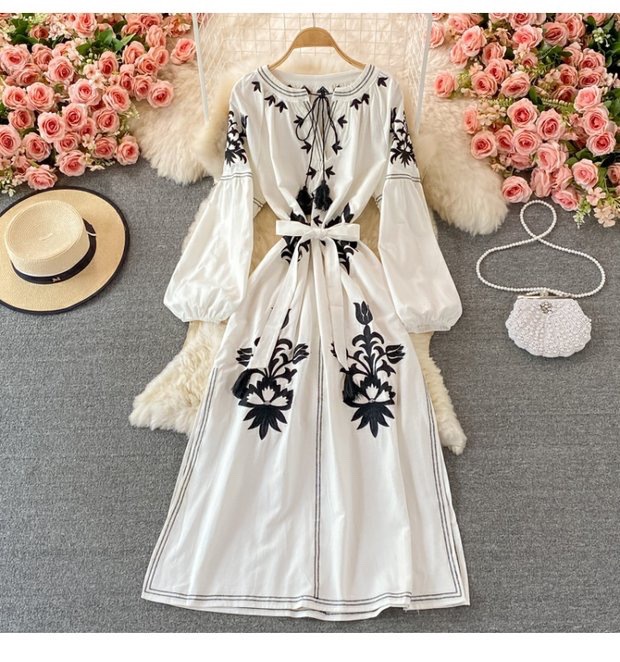 E398风旅游度假刺绣圆领灯笼袖长裙波西米亚复古宽松大摆连衣裙女